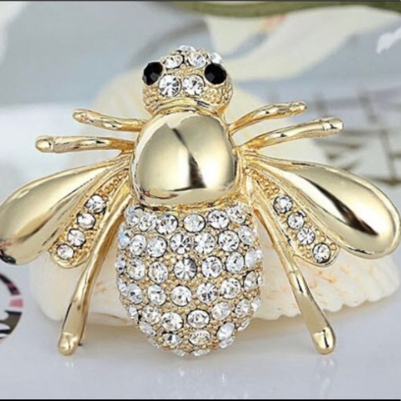 Jewelry - NEW Rhinestone Gold Tone Bee Brooch Pin